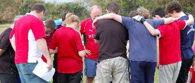 youth_praying_football